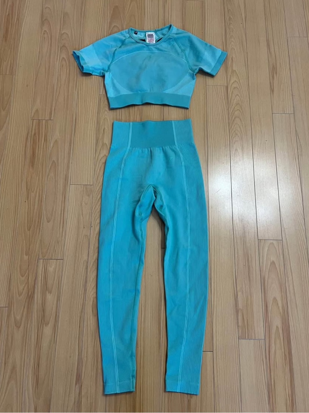 Gymshark Teal Short Sleeve Crop Top and High-Waist Leggings Set